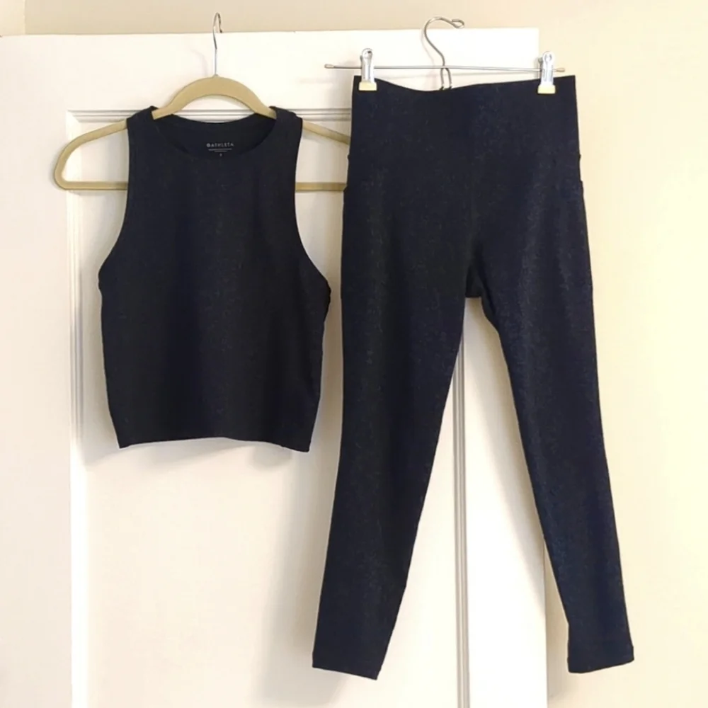 EUC Athleta Shanti Crop Jacquard Yoga Top Navy Blue Animal Print - Picture 2 of 4